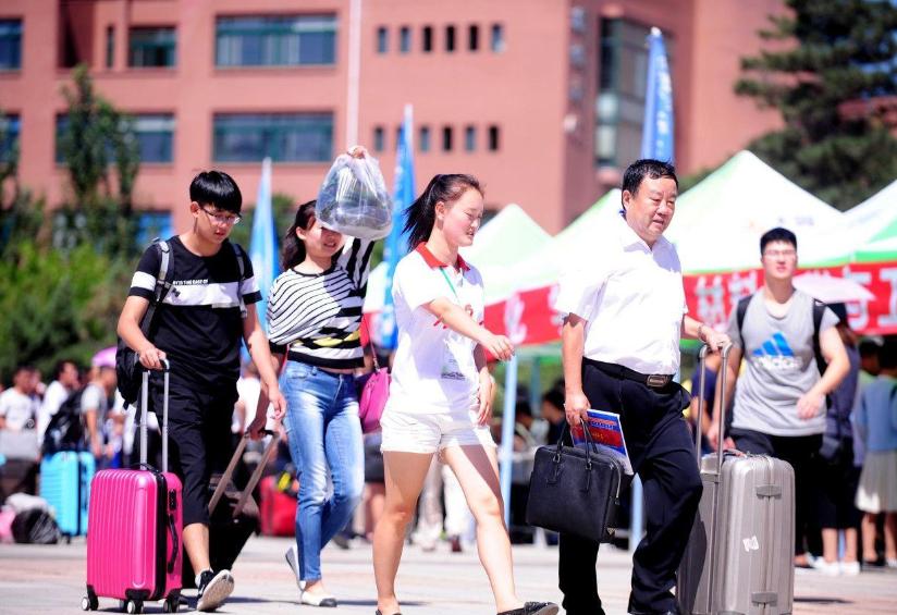 考上北大却撕掉录取通知书,考上北大后被开除再考清华