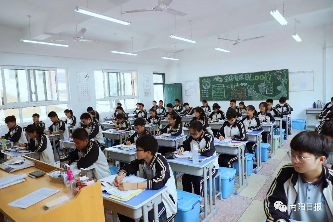 陪伴引领共同成长,南阳市第一完全学校全景校园