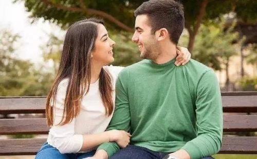 微信群捡漏，穷哥们变阔少，公园顺藤摸瓜，真相大白老公有智慧