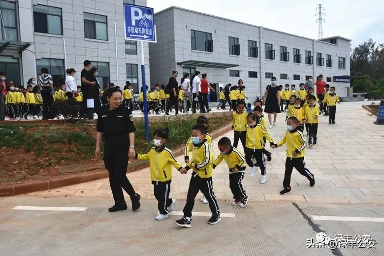 幼儿园萌娃进警营,萌娃进警营小视频