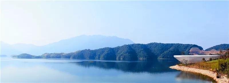 红花疏影横斜，湖瀑水天一色——千岛湖珍珠广场景观工程赏析