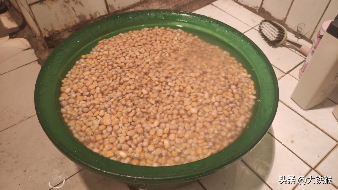 大师用玉米钓鱼怎样调漂,简单易学的钓鱼老玉米制作