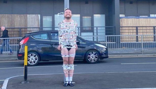 英国婚礼伴郎打新娘,英国新娘婚宴遭伴郎暴打