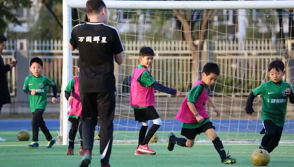 这个春天，让足球继续做你的情人