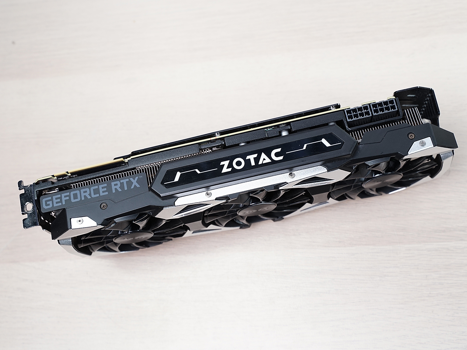 秀桌面：送老婆RGB全家桶PC，钱都花在光效上的感觉真棒