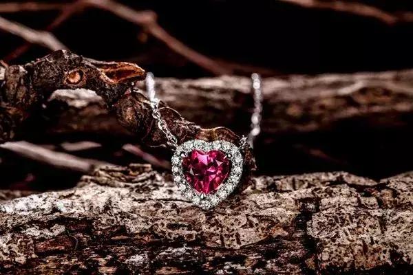 女人购上珠宝才是最正确的,女人买珠宝败家