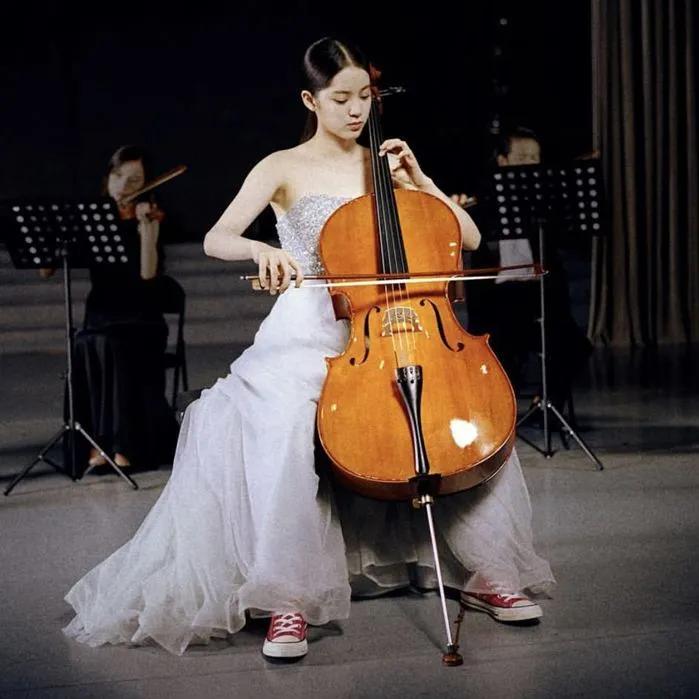 今年流行帆布鞋底子,今年特别流行的一款帆布鞋