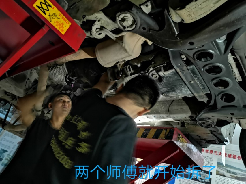 新款保时捷卡宴行驶中嗡嗡响,保时捷卡宴中控下面异响