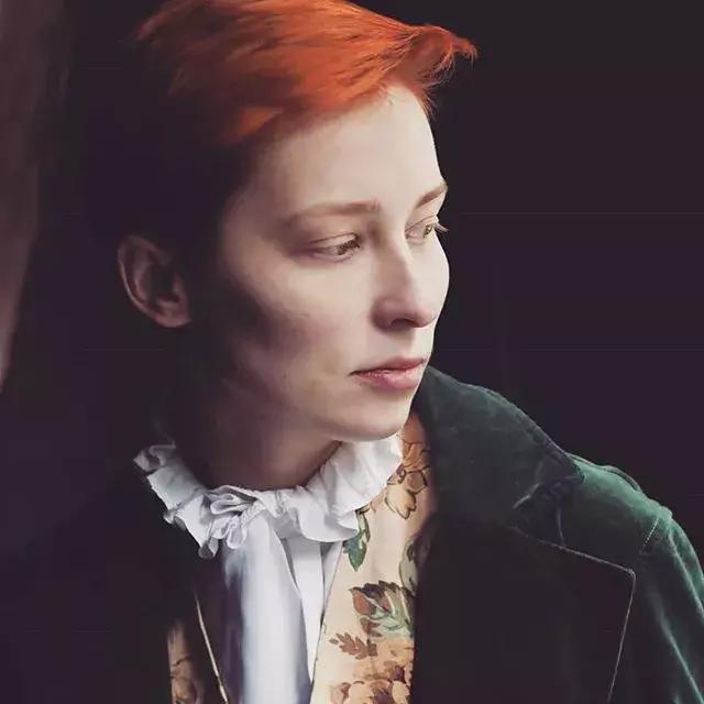 当一个程序员迷上了刺绣，就算手骨折了也无法阻止她……