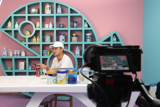 2.5亿买家不够，10万卖家加入，普通人怎么坐上新生意的牌桌