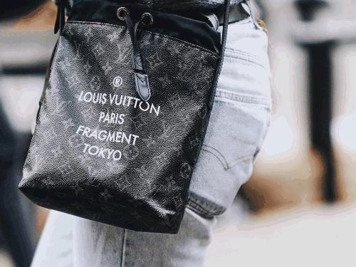 lv现在最火的款 (lv最经典的爆款)