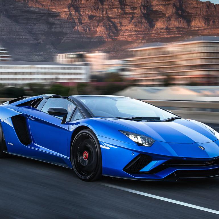 兰博基尼野牛vs大牛哪辆更好,2021款兰博基尼野牛