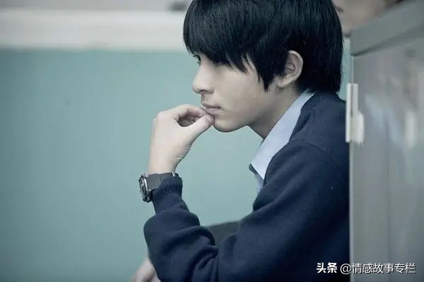 关于爱情伤感的句子心情短语,表达爱情伤感心情的句子