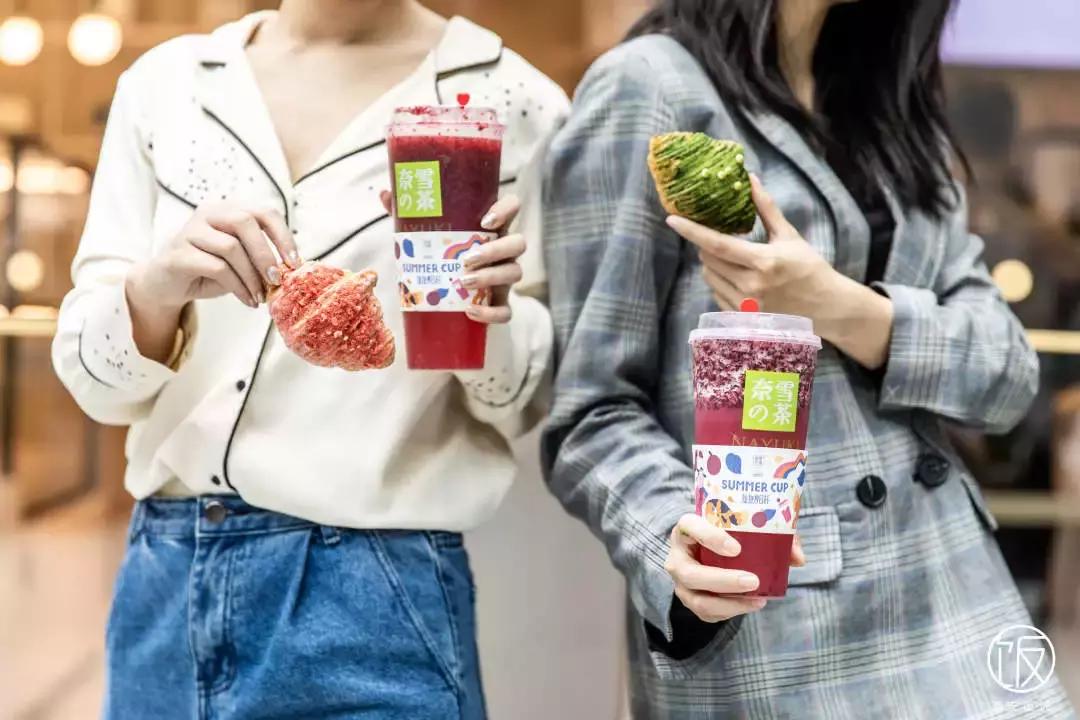 一*爆口**浆的咩咩包来了，今天也是努力营业的奈雪咩！