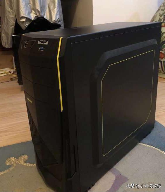 这电脑卖1000元，傻子才要呢，客户：你太黑了，打发小孩呢