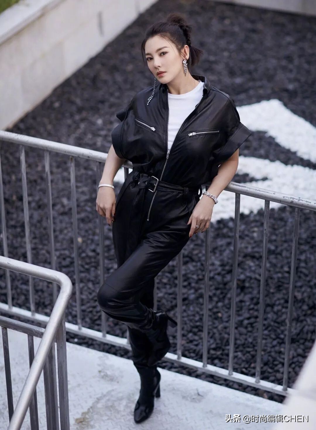 张雨绮戴墨镜穿风衣,张雨绮素颜照睡袍出镜十分美丽