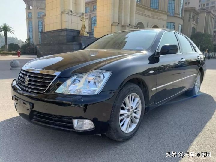 9万的十代雅阁,皇冠雅阁对比