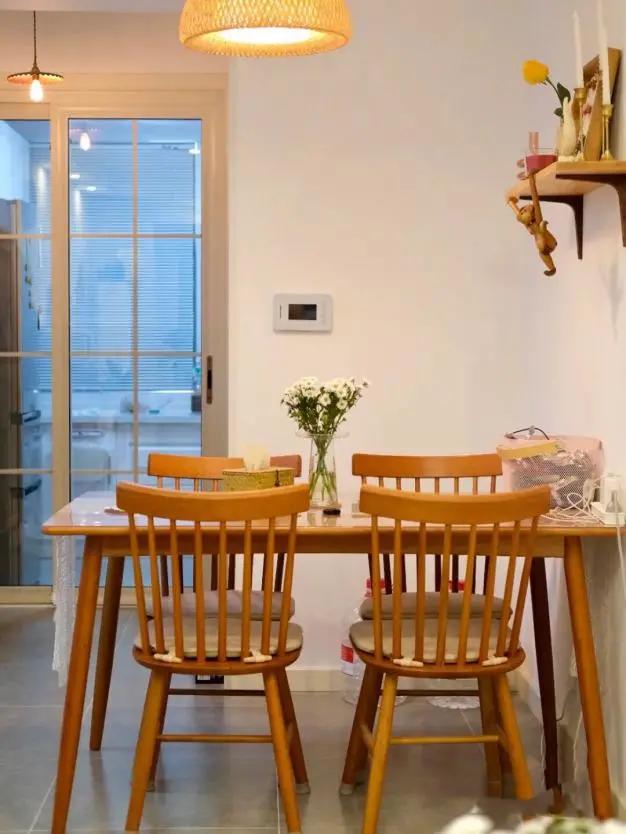 实木餐桌怎么买便宜又好用,实木餐桌的优点和缺点