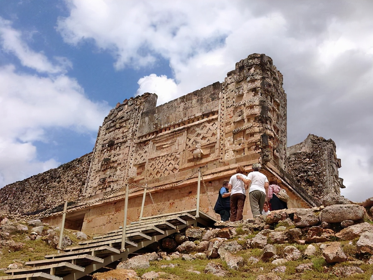鏃ч噾灞辫壓鏈崥鐗╅鐭抽洉,鏃ч噾灞辩瑳娲嬬編鏈