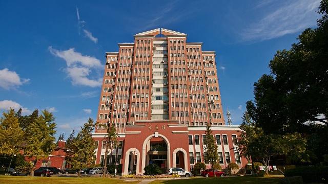 这所师范大学诞生过不少明星，范冰冰从该校毕业，前景很不错