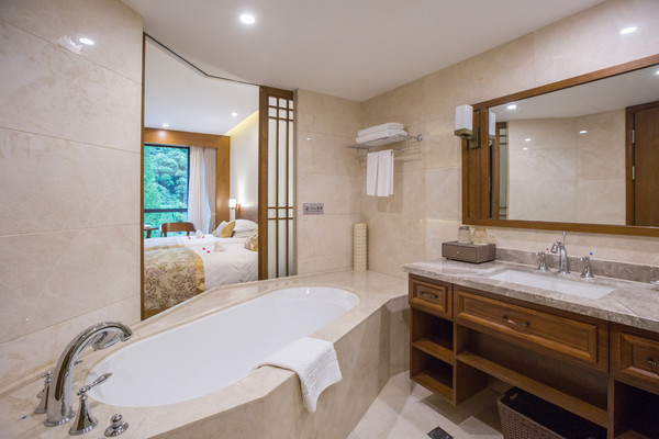 深藏在森林之中的温泉酒店，周末度假的好地方