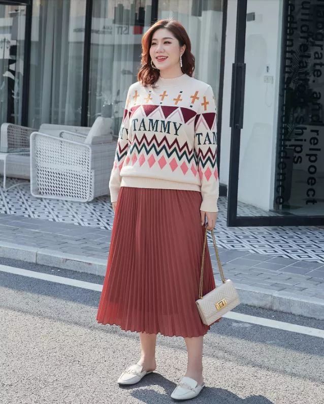 胖人穿毛衣怎么搭配显腿细,胖人穿好看的毛衣