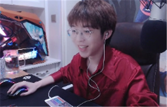 嗨氏在快手直播什么,嗨氏人气遭张大仙碾压