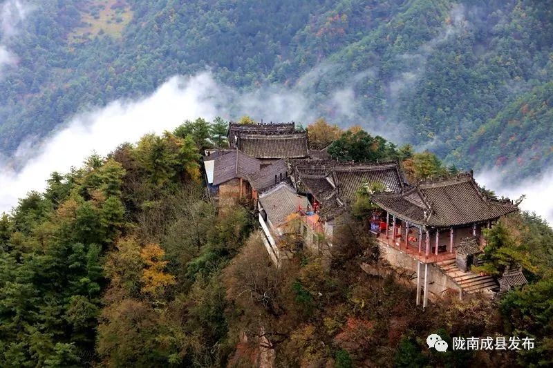 我叫成县，这是我2019年的自拍照~