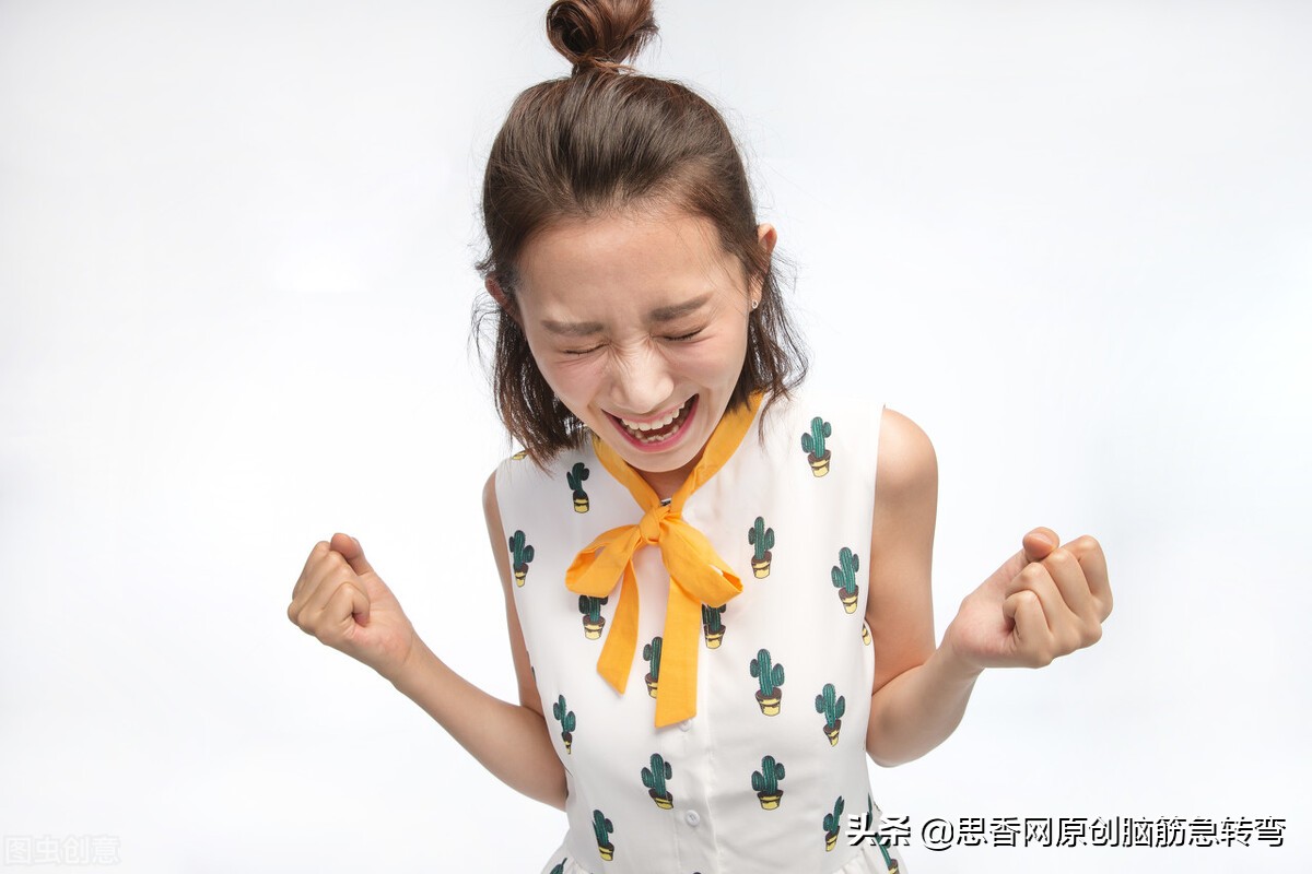 皮球一个大肚皮，生来怪脾气，不打不做声，越打越欢喜（打乐器）