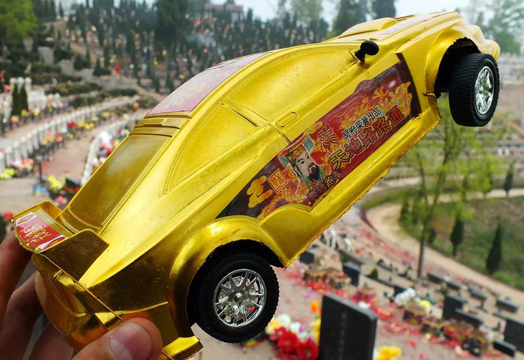 烧纸钱给活人有什么后果,阴间烧纸会通货膨胀吗