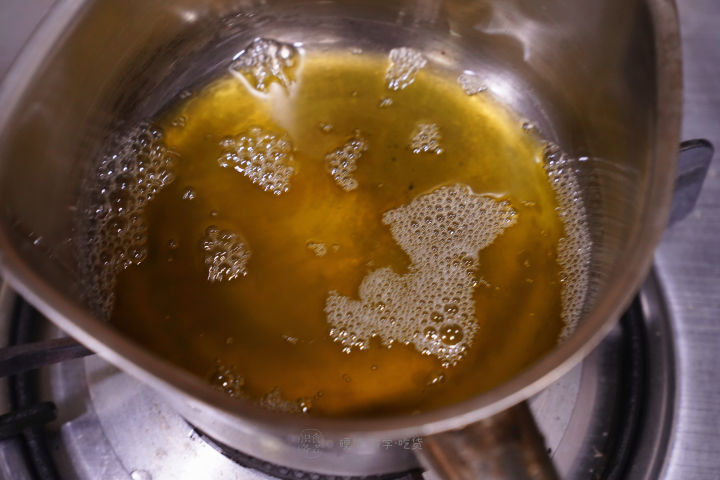 煎牛排大火会糊吗,煎牛排温度高黄油糊了