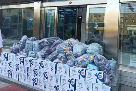 风雨同担抗汛情爱心捐赠暖人心