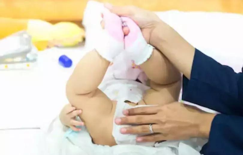 我儿子屁股上破了两个洞，做家长的真是一刻都不能放松