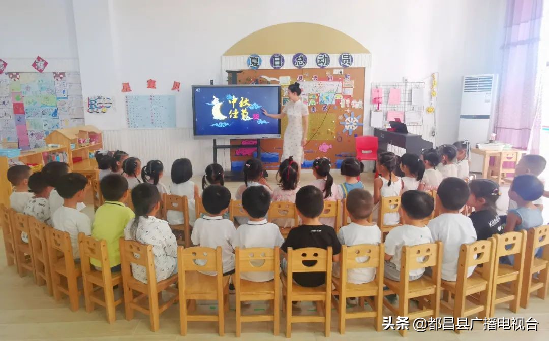 中秋节花灯汉服视频,中秋花灯制作活动