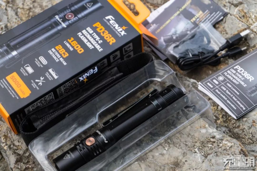fenix菲尼克斯pd36r强光手电测评,fenixpd36rv2.0战术手电筒