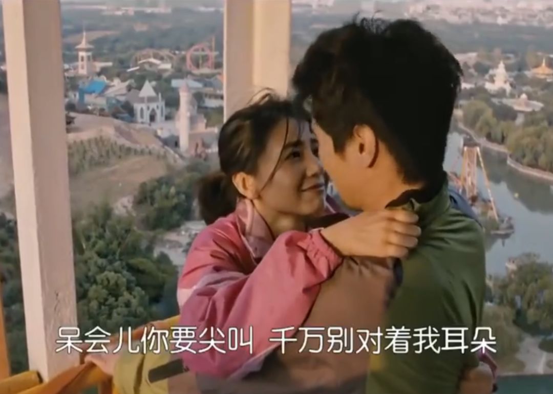 高圆圆产后露肩衫,高圆圆产后复出首封小露香肩