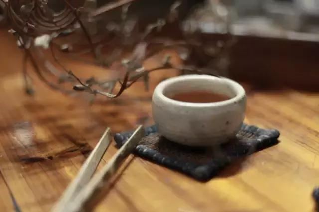 男人为何喜欢茶叶,为什么男人爱抽烟女人爱花朵