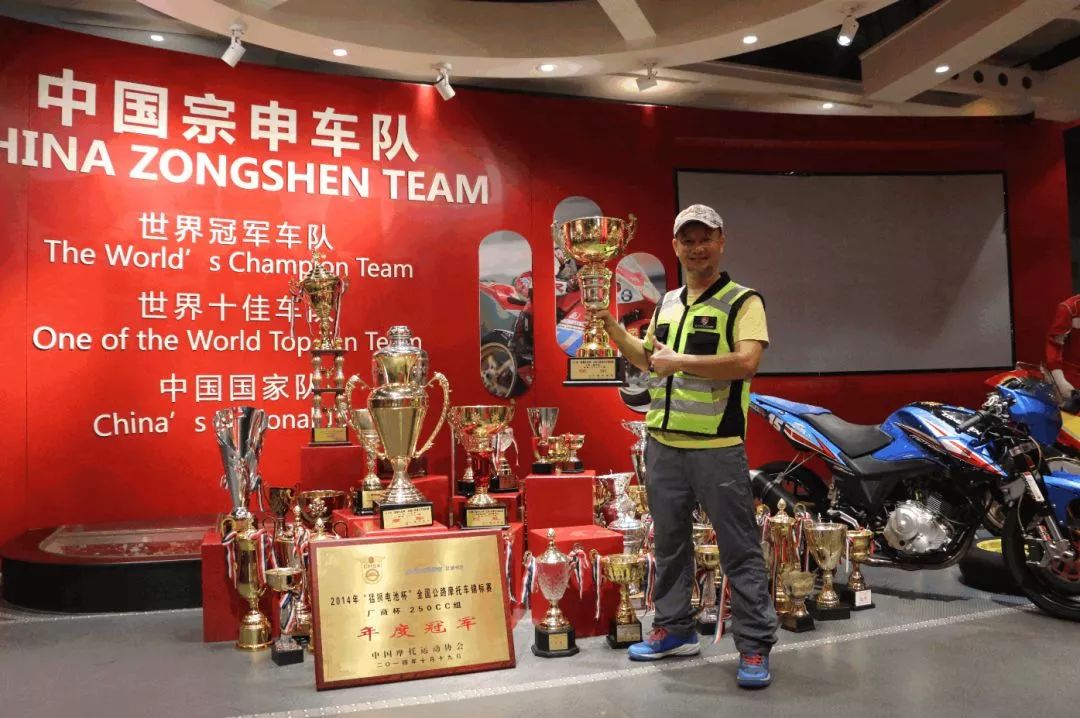 骑摩托去参加摩博会,赛科龙摩博会试驾视频