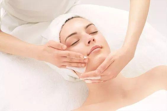 皮肤科医生护肤的正确步骤,皮肤科医生的护肤秘诀