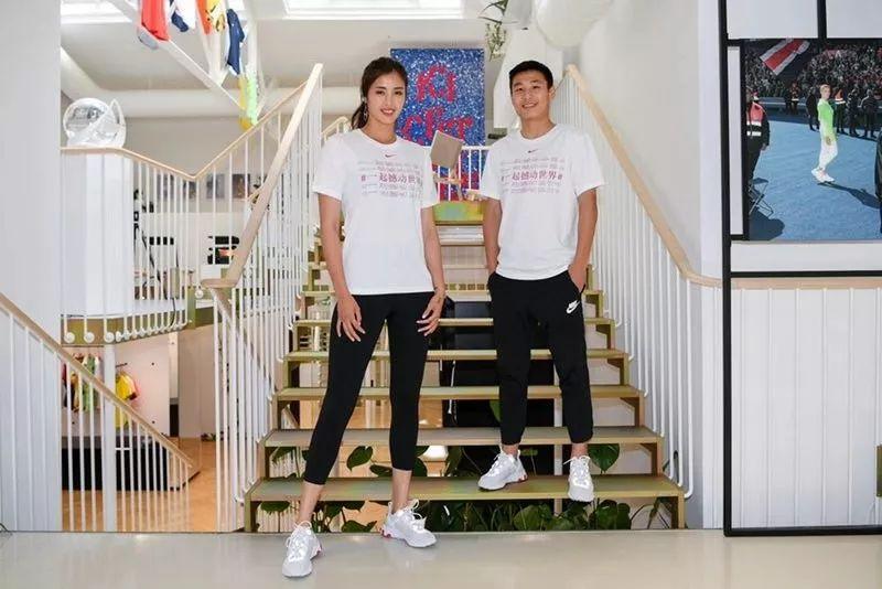 秒杀整容脸,撞脸女港星