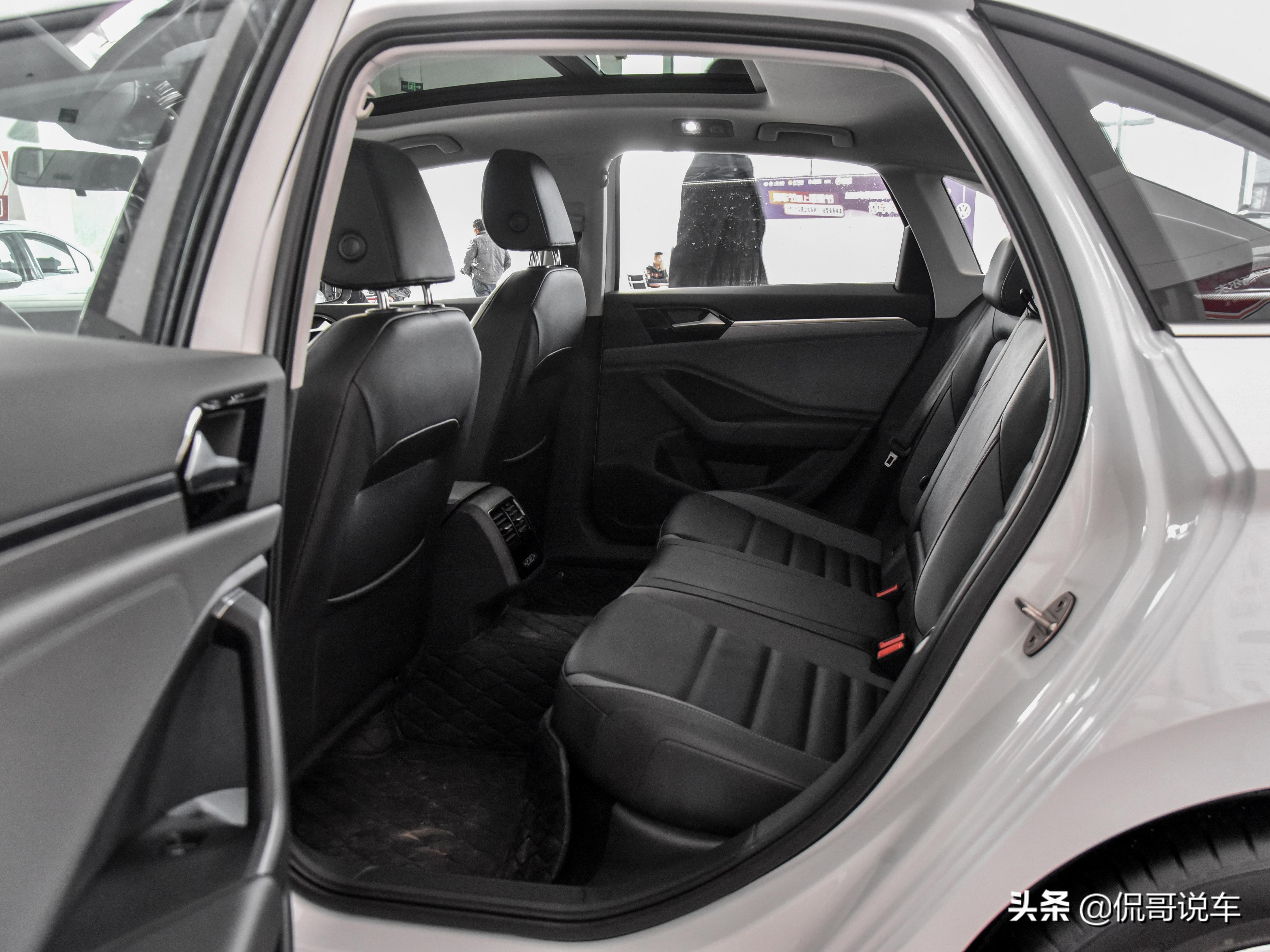 大众速腾16年自动舒适版测评,紧凑型中型车中大型车