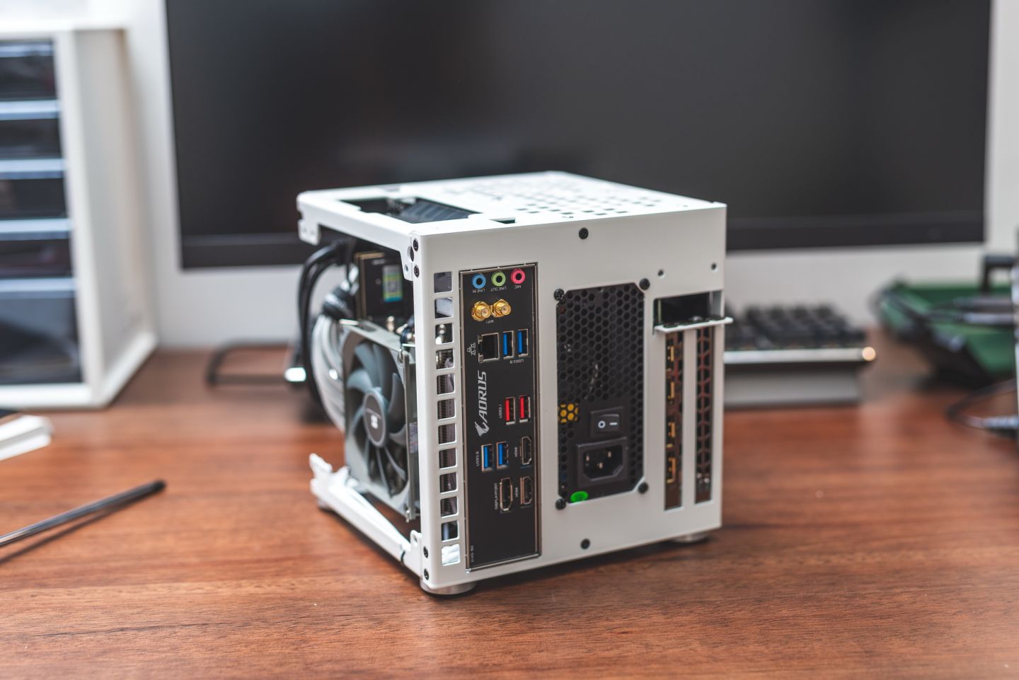 itx小钢炮需要什么,itx白色小钢炮安装教程