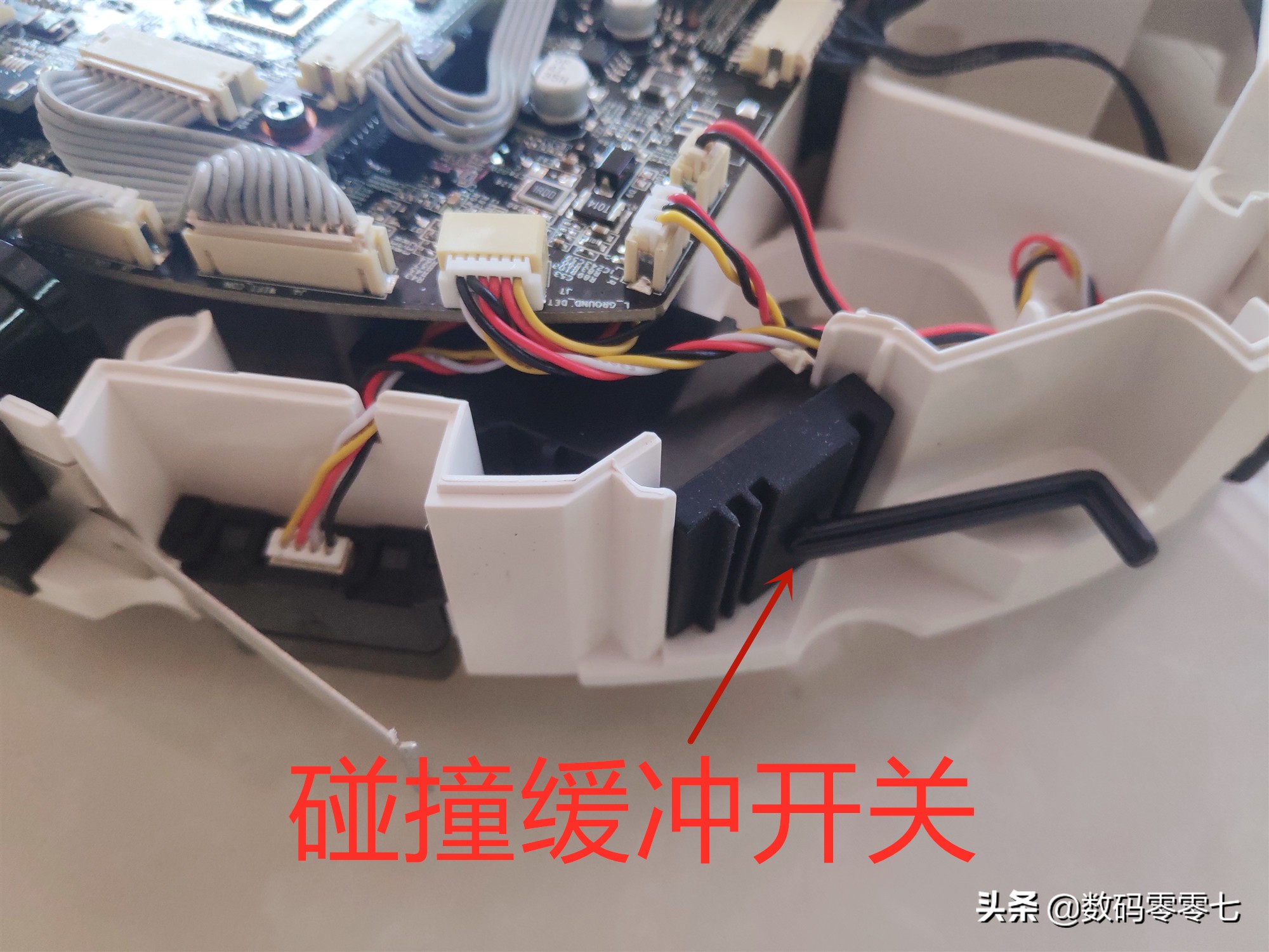 联想扫地机器人拆刷子,联想智能扫地机器人