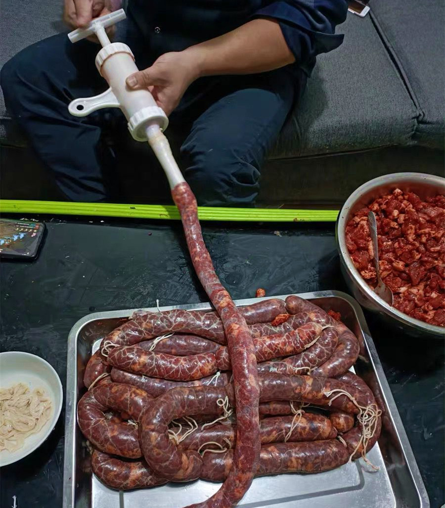 爷爷卖烤肠,奶奶30年灌香肠配方