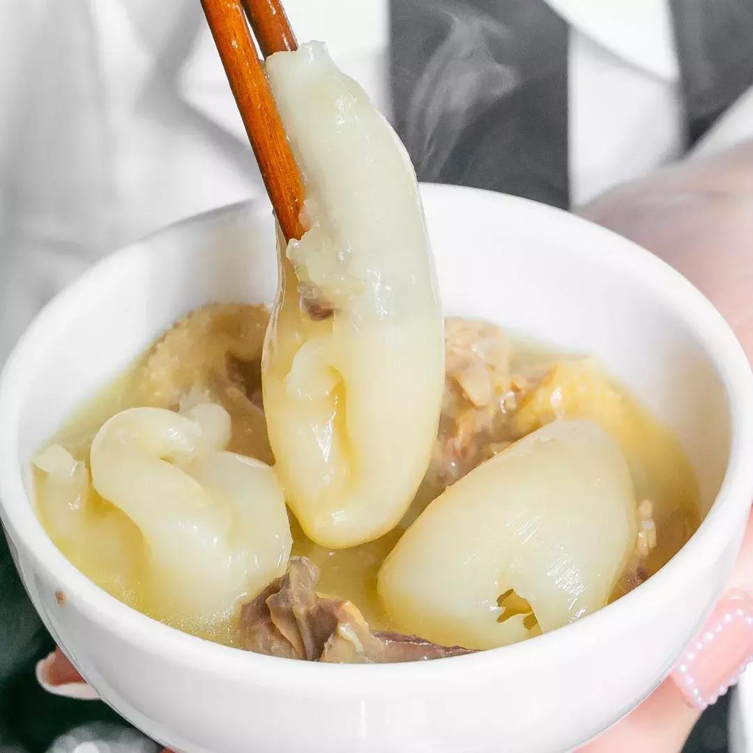 魔都惊现「2层楼小香港」，卖“蹦迪海鲜”！花胶鸡、6头鲍免费送