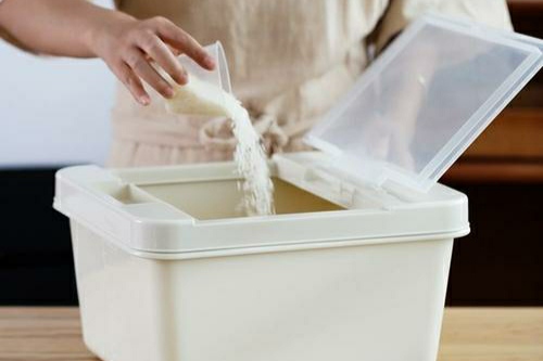 怎样预防面粉生虫霉变,面粉受潮出现很小的虫子怎么处理