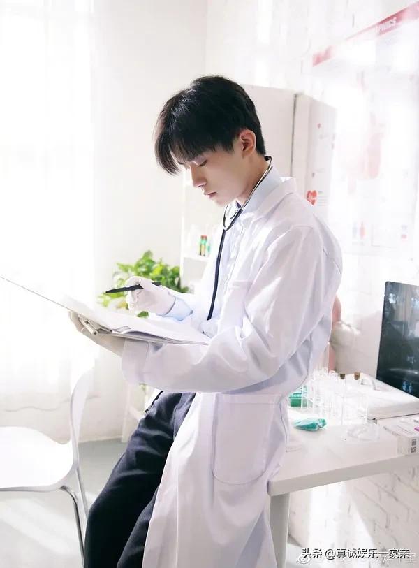 易烊千玺从南到北,易烊千玺从王俊凯前面走