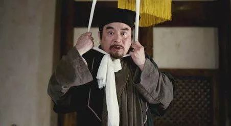 社会丨撞树、火烧、上吊…我国中老年硬核养生法，究竟有多野？