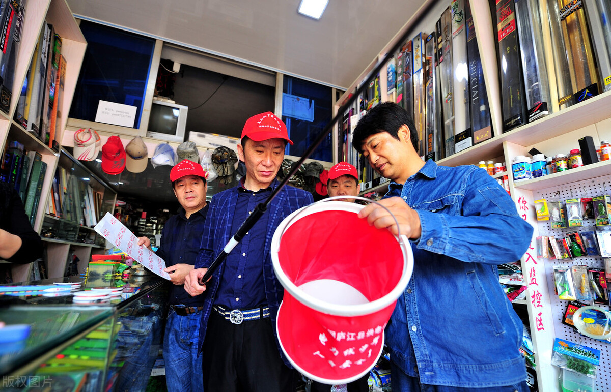 渔具网上便宜还是渔具店便宜,新手去渔具店买渔具要注意什么