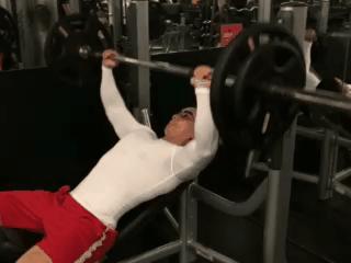 如何锻炼胸肌使胸肌增大,胸部下垂躺在床上如何练胸肌